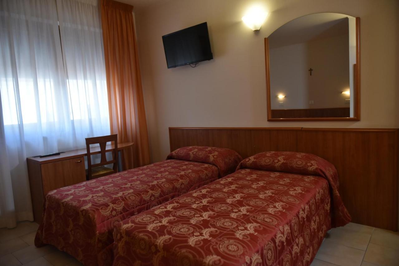 Hotel E Appartamenti La Solaria San Giovanni Rotondo Luaran gambar