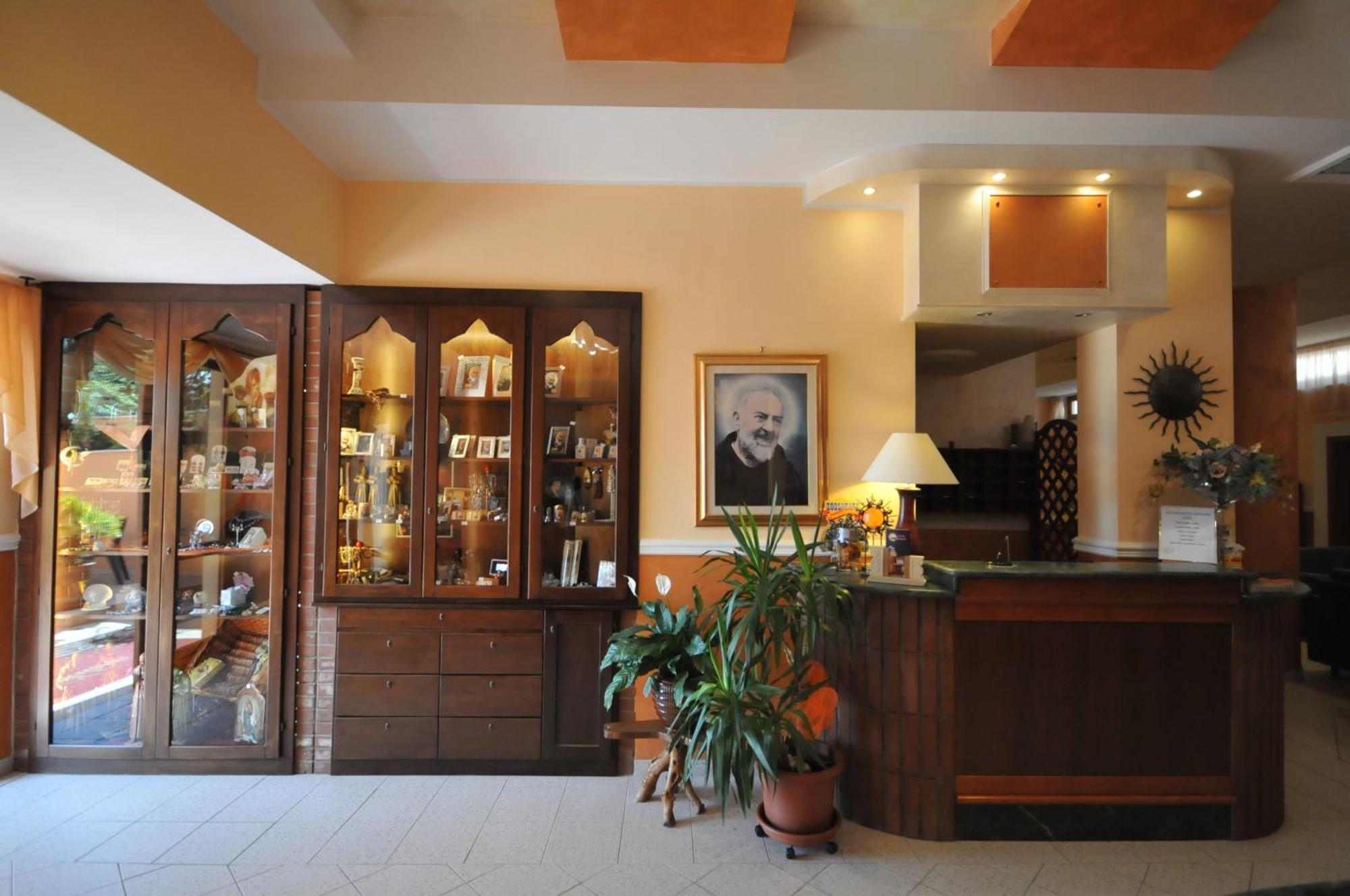 Hotel E Appartamenti La Solaria San Giovanni Rotondo Luaran gambar