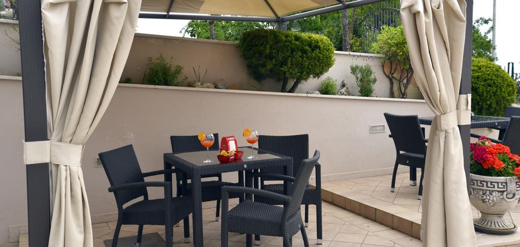 Hotel E Appartamenti La Solaria San Giovanni Rotondo Luaran gambar