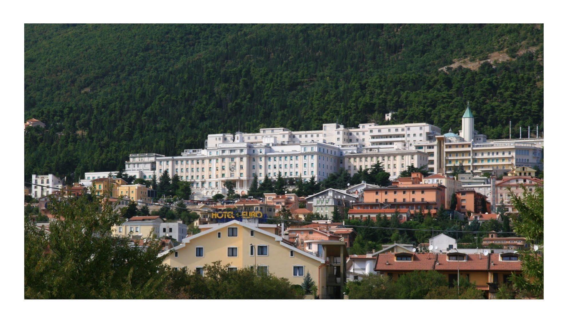 Hotel E Appartamenti La Solaria San Giovanni Rotondo Luaran gambar