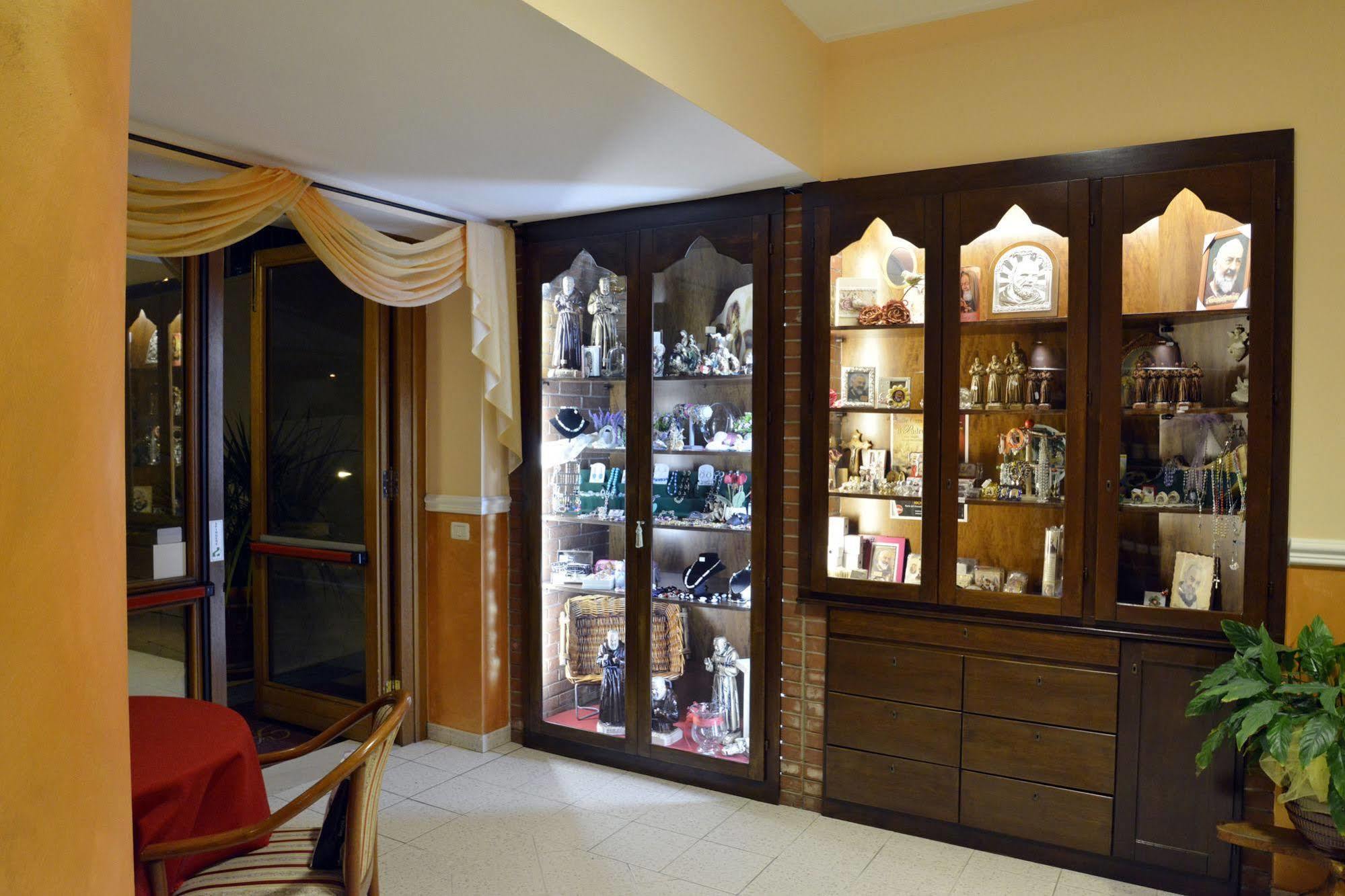 Hotel E Appartamenti La Solaria San Giovanni Rotondo Luaran gambar